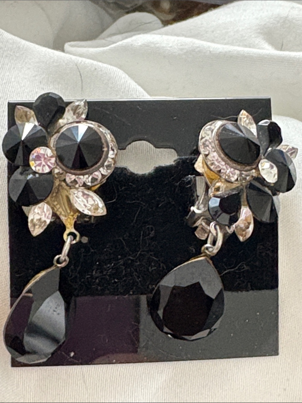 VINTAGE SWAROSKI BLACK AND CLEAR TEARDROP CLUSTER CLIP NEW GLITZ